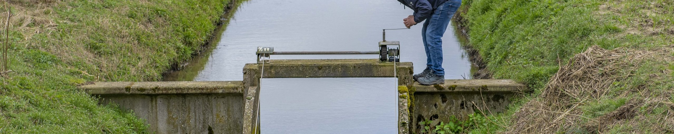 Stuw open of dichtzetten