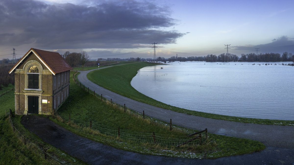 Waterschap Rivierenland onderzoekt de Zuidelijke Waaldijk tussen Weurt en Zaltbommel op sterkte en v