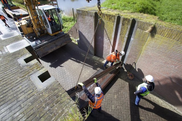 Loevesteinsepoort in Woudrichem, bij een eerdere oefening.